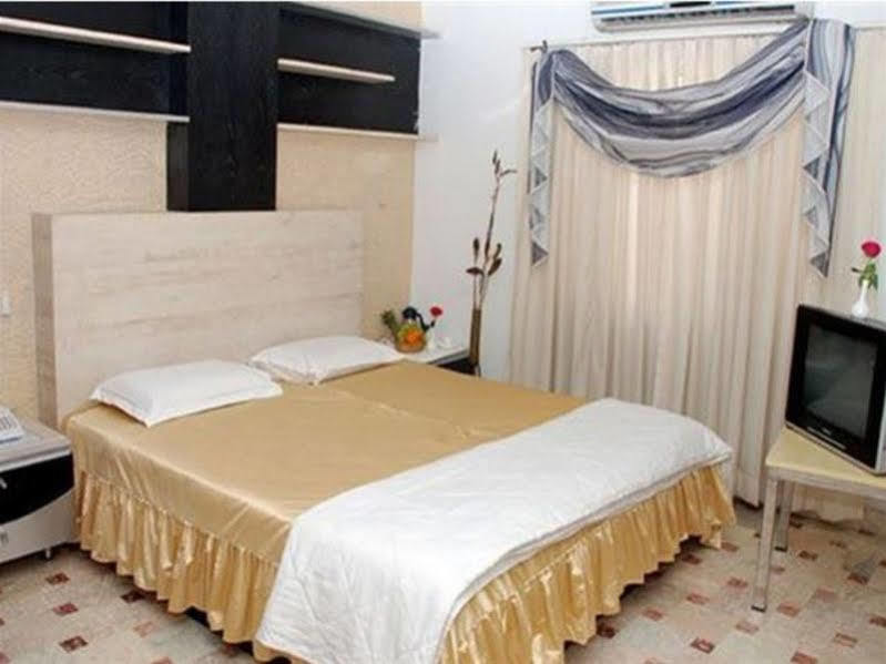 Hotel Tanisha Hyderabad Exterior foto
