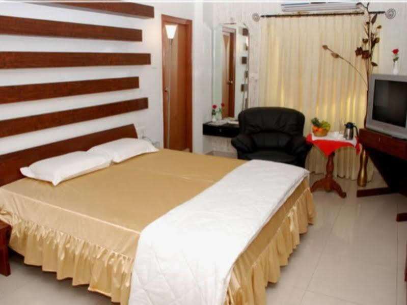 Hotel Tanisha Hyderabad Exterior foto